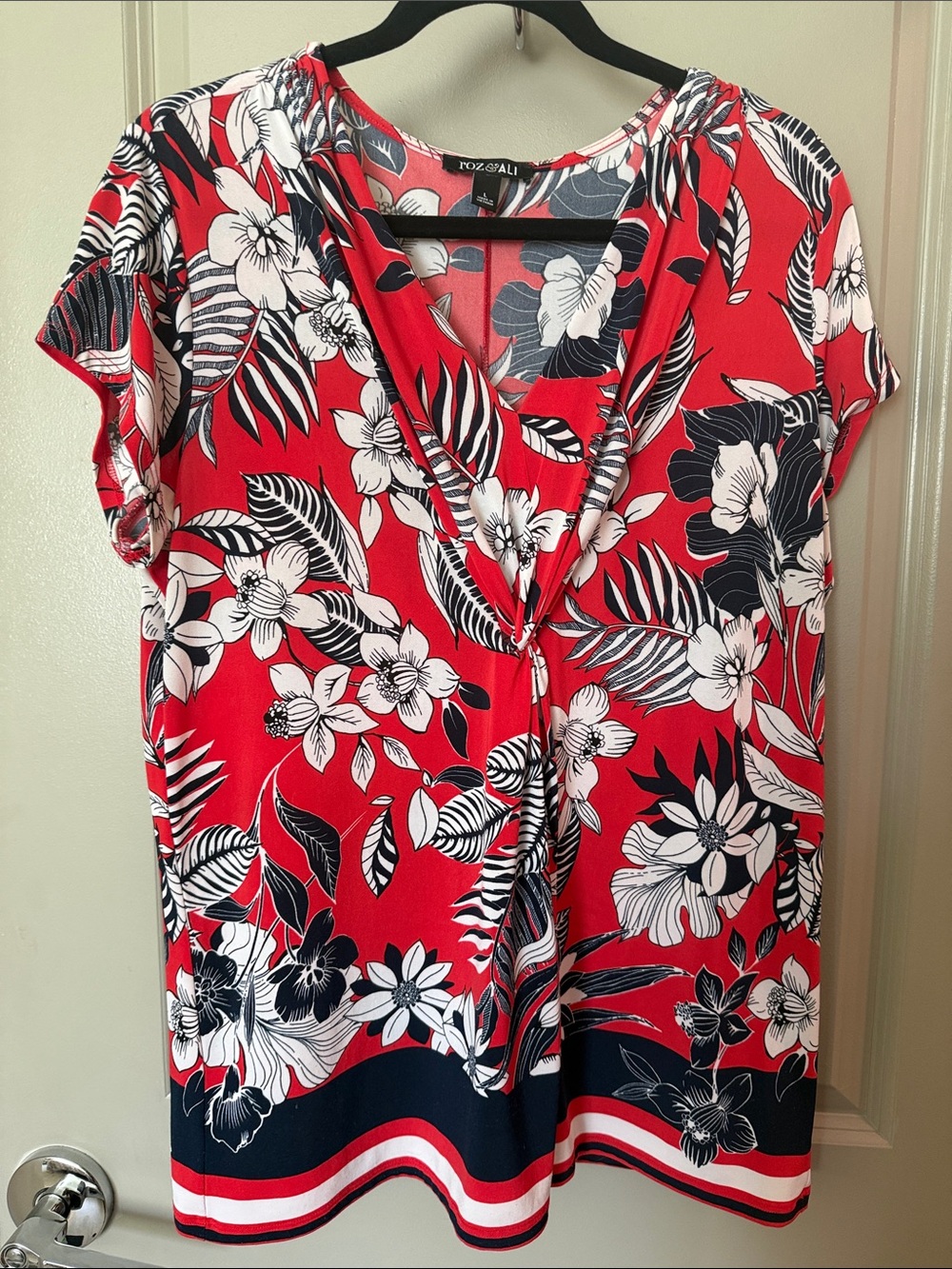Roz & Ali Red Floral V-Neck red Tunic with Navy & White Accents L